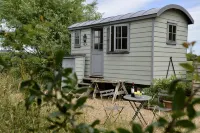 Unique, tranquil retreat in fabulous grounds with own garden & pond. Nr Goodwood Hotels near Wey and Arun Canal trips, Onslow Arms, Weysouth