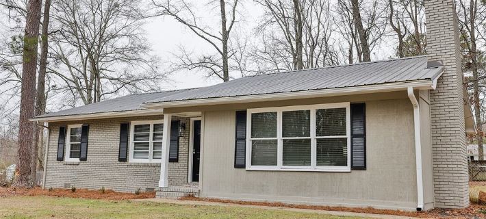 Cozy and Quiet 4Br/2Ba rancher with 1 King suite and 1 mile to JSU!! Отели в г. Калхун