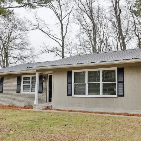 Cozy and Quiet 4Br/2Ba rancher with 1 King suite and 1 mile to JSU!!