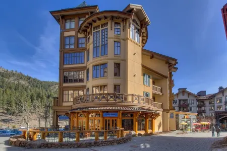 Pallisades Village View Condo Отели рядом с достопримечательностью «Squaw Valley Ski Area»