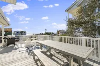 Super Easy Beach Access!! Private Pool! Dog Friendly with Fenced Yard!