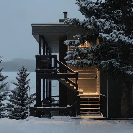 Designer Condo #5, Epic Views, Hot Tub, 75 55" TVs, Sonos, Free Winter Bus