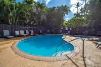 Modern Kihei Resort 2 Bedroom, 2 Bath Condo with AC - Steps to the Beach - Beach