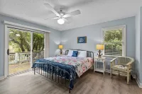 Sea Cabana-Family Beach House 200ft to the Sound and 900ft to the Beach Hotels near Public Beach Access(No Parking)