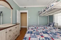 Crocus by the Sea Breeze Bay5-minute walk to the beach and pet friendly!