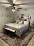 No chores! / 6 guests /⬆️stairs /🦮🐈/WI-FI/alt pay for long stays