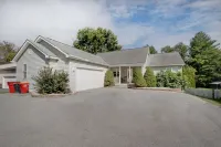 Spacious Quiet Retreat with Hot Tub and Walk to River Minutes to Harpers Ferry Hotels near Harpers Ferry National Historical Park