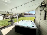 Orem Lower Level Apartment w/ Hot Tub access! 6 minutes to Provo Canyon Hotel di Orem
