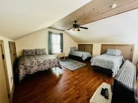 Breathtaking Mountain View, Close to Everything yet tucked away in the woods.