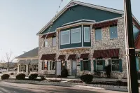 GrueneGusthaus#2|Private Condo + Golf Cart Rentals Hotels near Pier 1