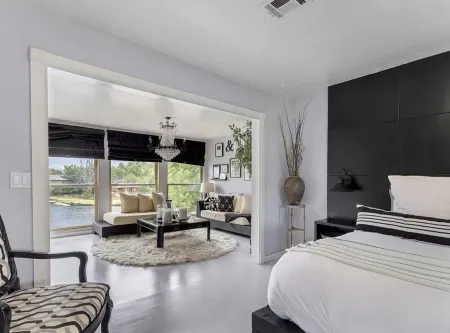 WATERFRONT 🎣 | INFINITY SALTWATER POOL 🏊 | HOT TUB | LAKEFRONT | LAKE HEFNER | Отели в г. Уорр Эйкерс