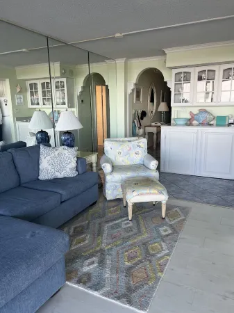 Magnificent Quiet Ocean Front. Beautiful five-star. Holiday festivities close by