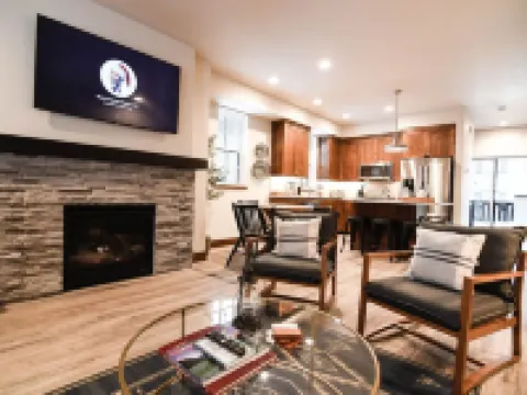 THE MCCALL HIDEAWAY - Cozy Downtown Retreat Hotels in McCall