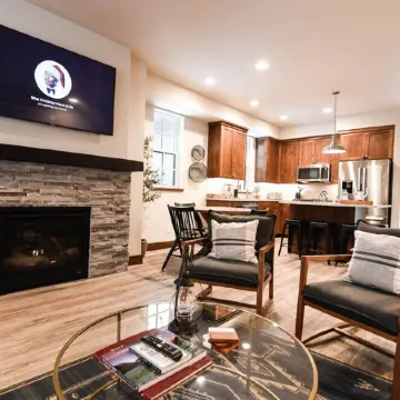 THE MCCALL HIDEAWAY - Cozy Downtown Retreat