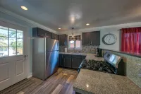 Steps from Downtown Cody - Spacious home that sleeps 10!