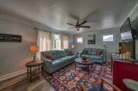 Steps from Downtown Cody - Spacious home that sleeps 10!