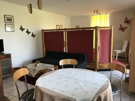 Ferienwohung mit Eigener Terrasse und Herrlichem Ausblick Отели в г. Мехерних