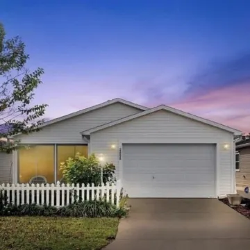 Perfect Location-Villa W Use of Golf Cart Close to Sumter Landing. Active Hosts!