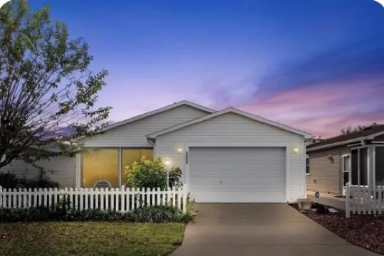 PERFECT LOCATION-SPACIOUS VILLA W USE OF NEW GOLF CART CLOSE TO SUMTER LANDING.