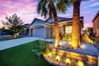 Lucky vacation with putting green King/Queens beds Hotels near Rampart Commons