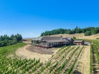 Bryn Mawr Vineyards Gatehouse:  Newly Remodeled Home on the Vineyard