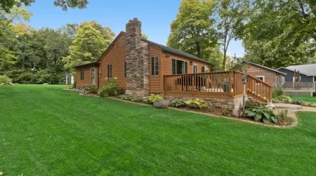 Cozy Clean Waterfront Cabin on Sugar Lake - Ice Fishing, Ski/Snowboard Nearby