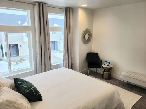 The Perfect Family Retreat! Brand new huge townhome with Sauna!