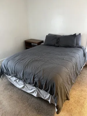 420 Friendly  3 bedroom upstairs apartment. Street parking. Covered porch