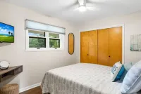 Lake views and minutes from Lawsonia Golf Course and downtown Green Lake.