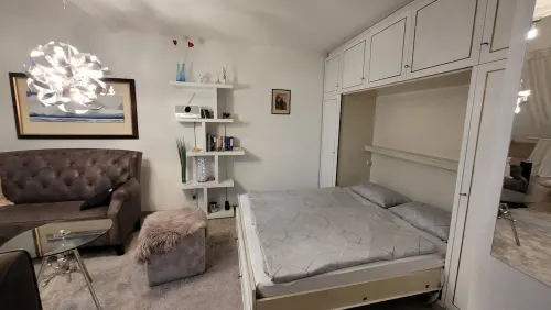 Cozy lake view apartment for two!