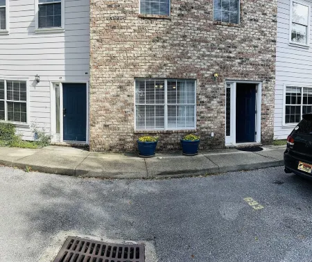 Lovely townhouse with parking on the Gulf Coast Отели в г. Райт