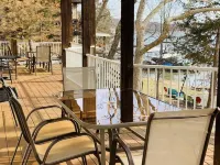 BIG ISLAND TIME Lakefront Family Vacation Home-4 Bd-3.5 Bth-Sleeps15-Cove-Dock 拉塞爾住宿飯店