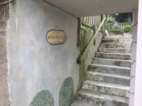 Cozy Riverview Cottage. 5 minute walk to downtown