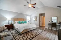 Lake-Front View Home W/ Open Deck & 2 King Beds