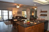 Lakeside Boho Bungalow on Table Rock Lake Hotels in Ruth B City Township