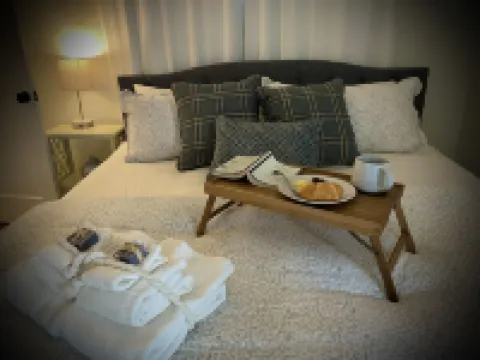 Cozy Nautical Cottage ~  2Bd/ Sleeps 6 / 1 Mi to Lake/ Free Shuttle / Video Tour Hotels in Sandpoint