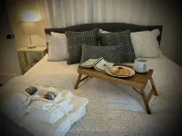 Cozy Nautical Cottage ~  2Bd/ Sleeps 6 / 1 Mi to Lake/ Free Shuttle / Video Tour