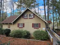 Beautiful family friendly 4 bedroom Resort Chalet with Fireplace - Alphydda