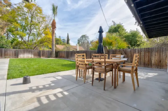 Charming home just minutes from downtown Redlands