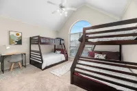 1 mi to AT&T / King Beds / Game-room / Study Desks Hotels near Centreport Station