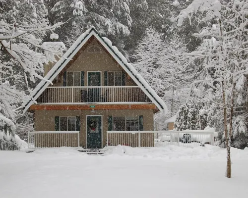 2-Story Chalet, clean, 3Br / 2Ba in Snowline, best rates, WiFi and Hot Tub Hotels in Glacier