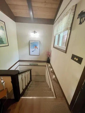 Mountain Chalet -Storyland & Outdoor Fun Awaits! Hiking, Golf, Shopping, Dining! Отели в г. Glen