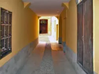 Center, wi-fi, air-conditioned, utilities room and bathroom linen cleaning included.