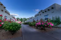 Spa Oasis - Steps from the Pool, Spa & Pickle Ball