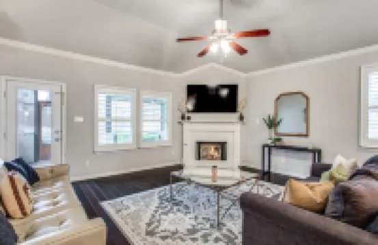 Panther City Paradise ~ Resort Pool & Spa! Close to Everything FW Offers!