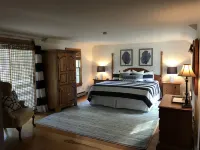 Charming classic Cape Cod home in Centerville village. 1mile to Craigville beach Hotels in Centerville