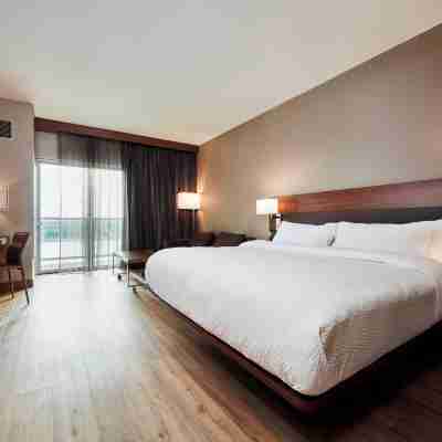 AC Hotel Cincinnati at the Banks Rooms