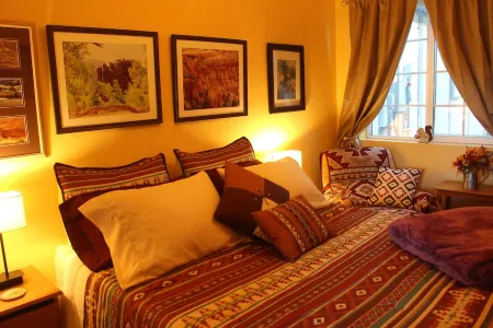 for animal lovers - cute, little Bunkhouse attached to the horse barn