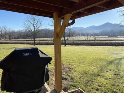 Cold Mountain View Cabin 藍嶺山道附近的飯店