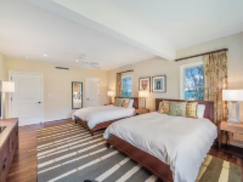 Oceanfront 4Br Villa • Sleeps 10 • Luxury Resort • Beach, Pool & Private Balcony